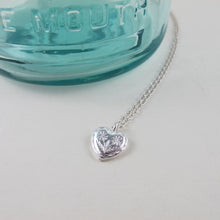 Load image into Gallery viewer, Vintage heart button imprinted necklace - Swallow Jewellery