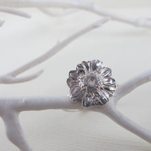 Load image into Gallery viewer, Daisy flower imprinted ring from Victoria, BC - Swallow Jewellery