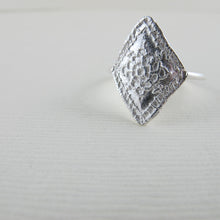 Load image into Gallery viewer, 1890's vintage Italian lace imprinted ring - Swallow Jewellery