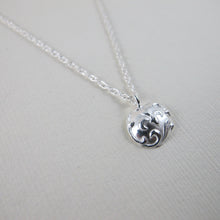 Load image into Gallery viewer, Vintage iris button imprinted necklace - Swallow Jewellery