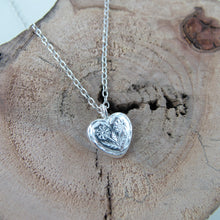 Load image into Gallery viewer, Vintage heart button imprinted necklace - Swallow Jewellery