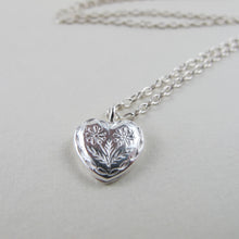 Load image into Gallery viewer, Vintage heart button imprinted necklace - Swallow Jewellery