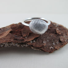 Load image into Gallery viewer, Mini seashell imprinted ring - Swallow Jewellery