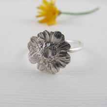 Load image into Gallery viewer, Daisy flower imprinted ring from Victoria, BC - Swallow Jewellery