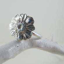 Load image into Gallery viewer, Daisy flower imprinted ring from Victoria, BC - Swallow Jewellery
