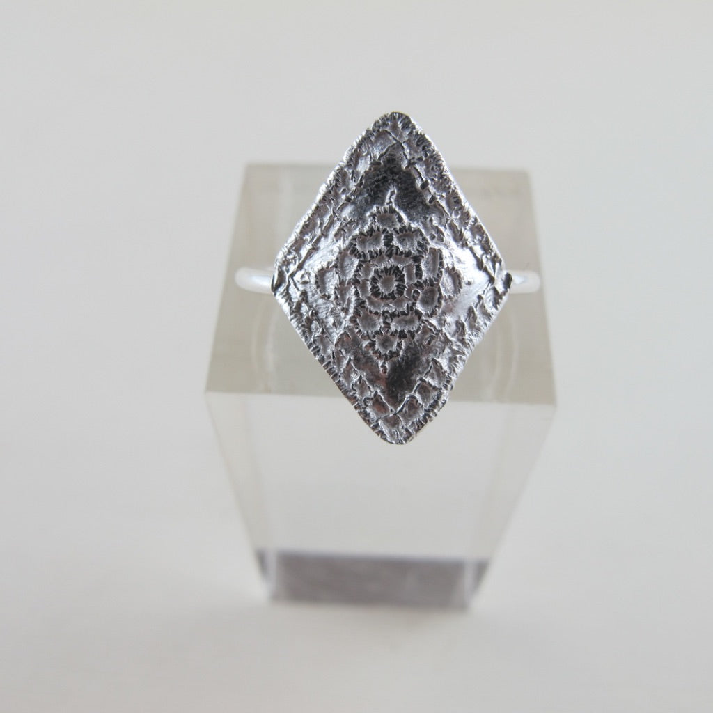 1890's vintage Italian lace imprinted ring - Swallow Jewellery